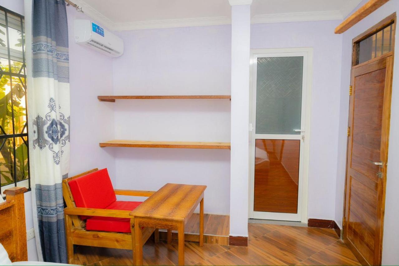 Mangi Mangi Accomodation Нунгви Экстерьер фото